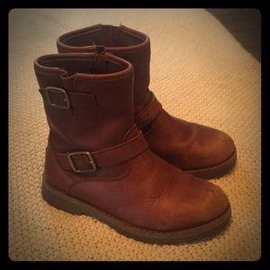 Little girls UGG leather Harwell boots